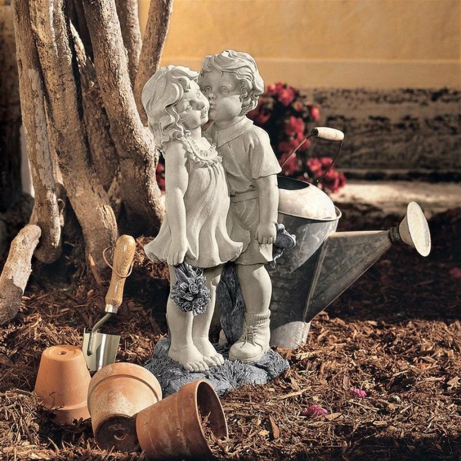 Outdoor Decor * Brand New Design Toscano Young Sweethearts Kissing Children Garden Statue